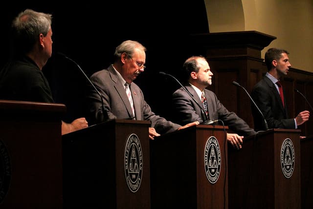 "Debate entre políticos"